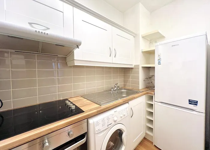 One Bedroom In Centre Апартаменты *
